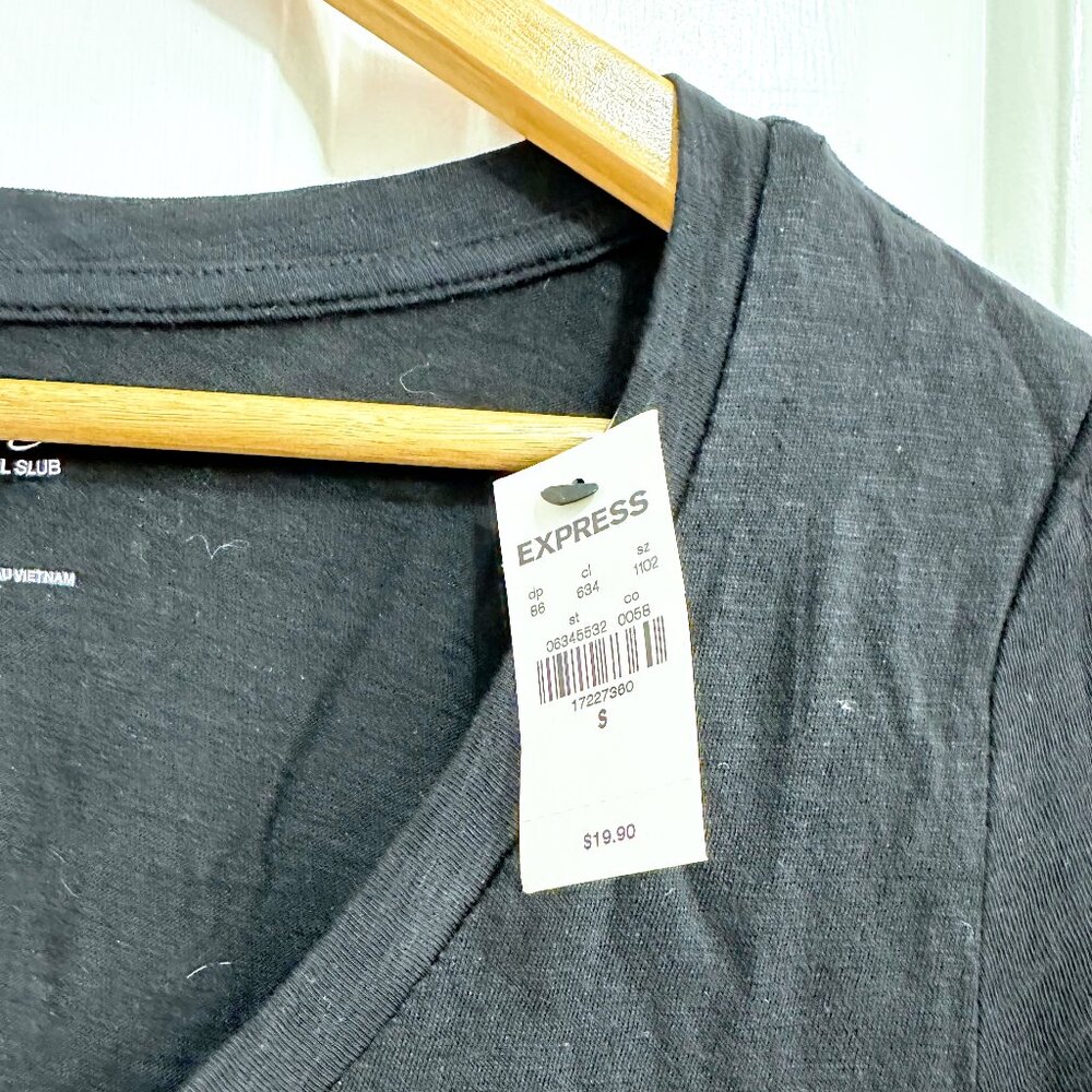 NWT Express Black V-neck Short Sleeve - Picture 2 of 3